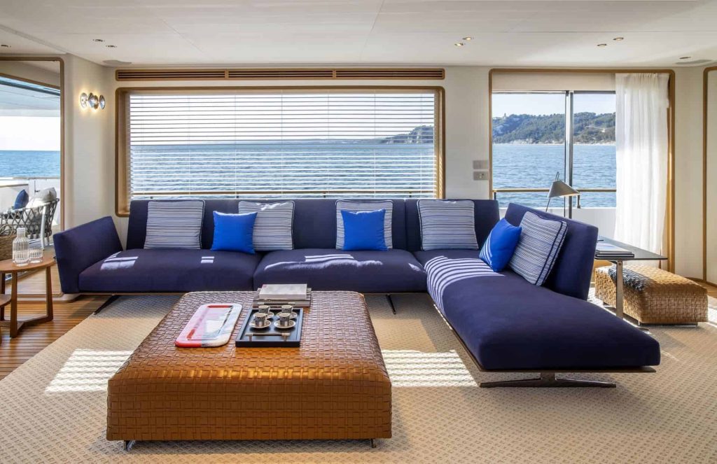 This is a photography of Custom Line Navetta 30 salon