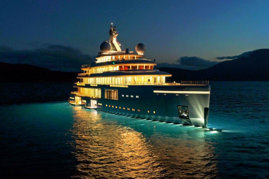 Benetti FB 272 Front View 01