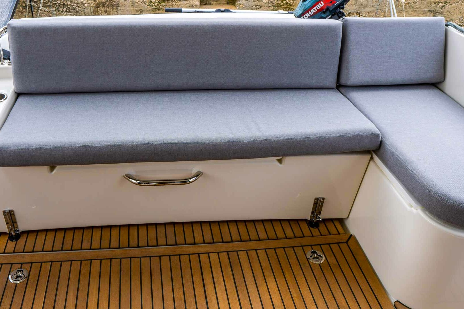 Motor boat Swift Trawler 41 outside seating lounge