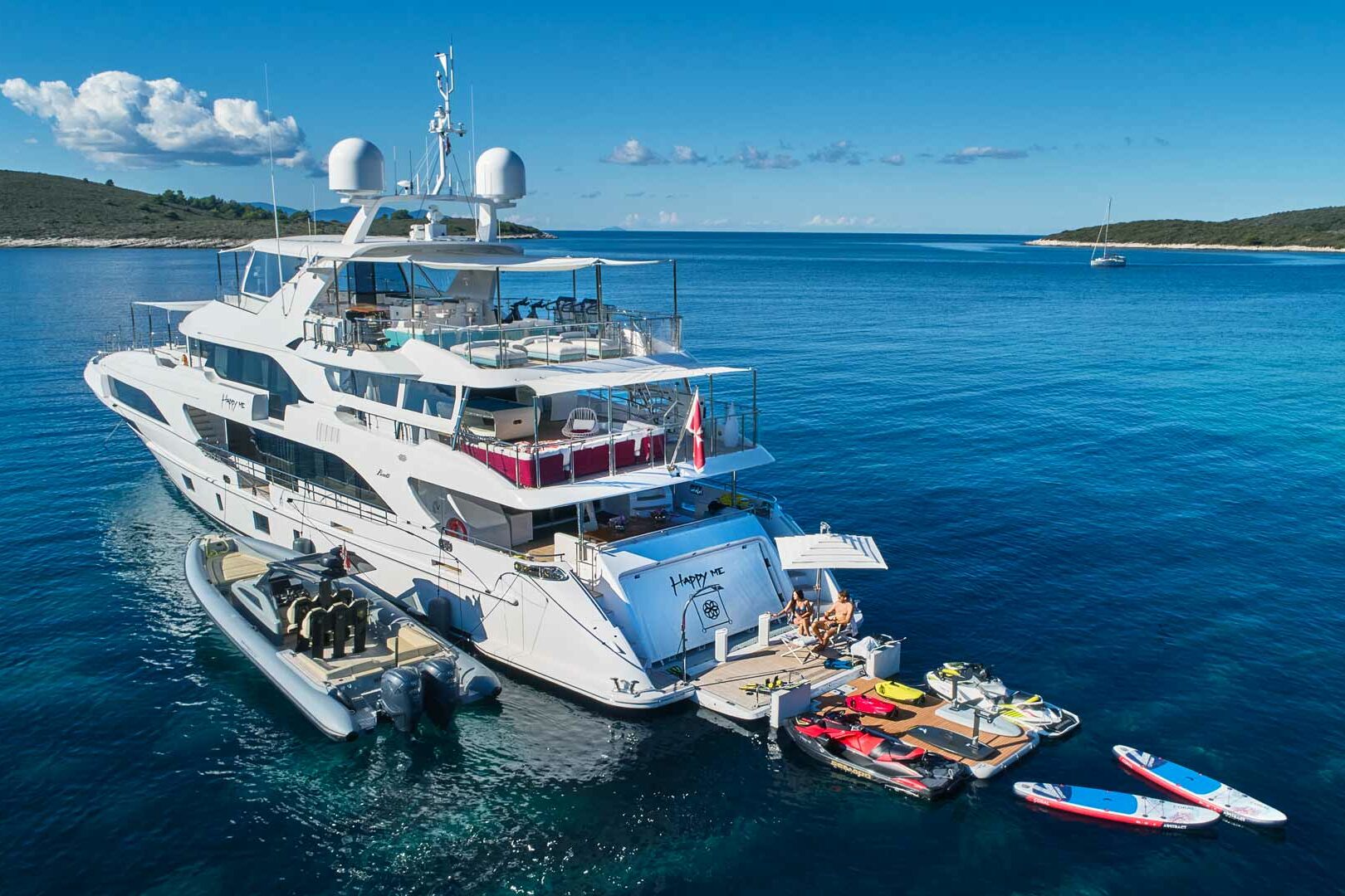 Luxury yacht Benetti Happy Me stern view