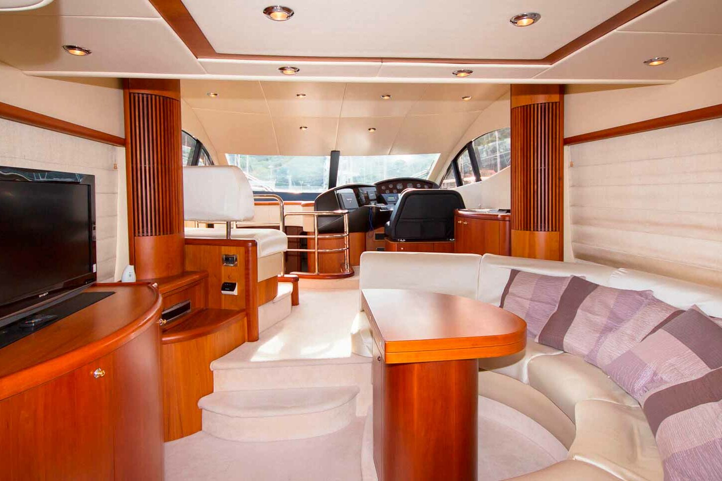 Motor boat Sunseeker Manhattan 52 salon