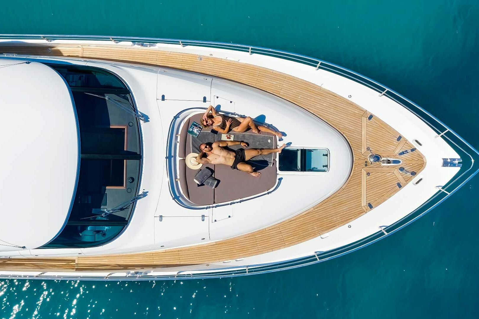 Luxury yacht Fairline Squadron 78 Schatzi foredeck view