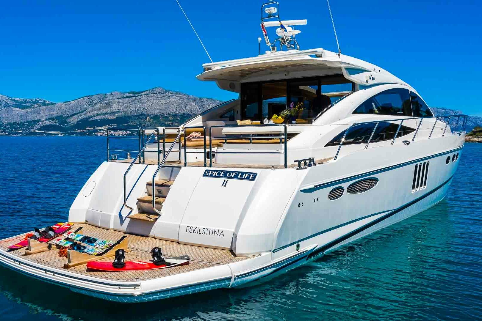 Luxury yacht Princess V65 Spice of Life II stern view