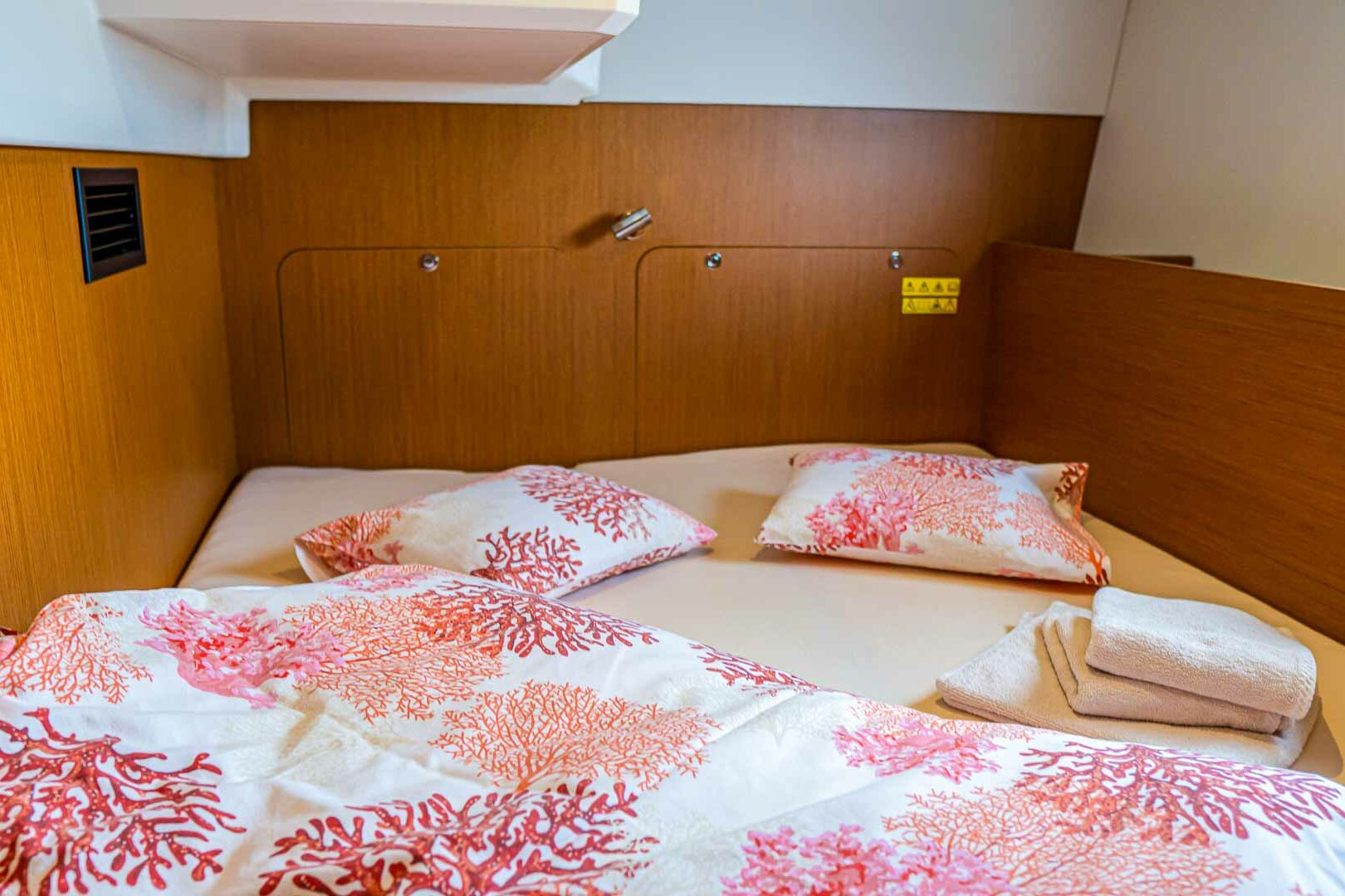 Motor boat Swift Trawler 41 double cabin