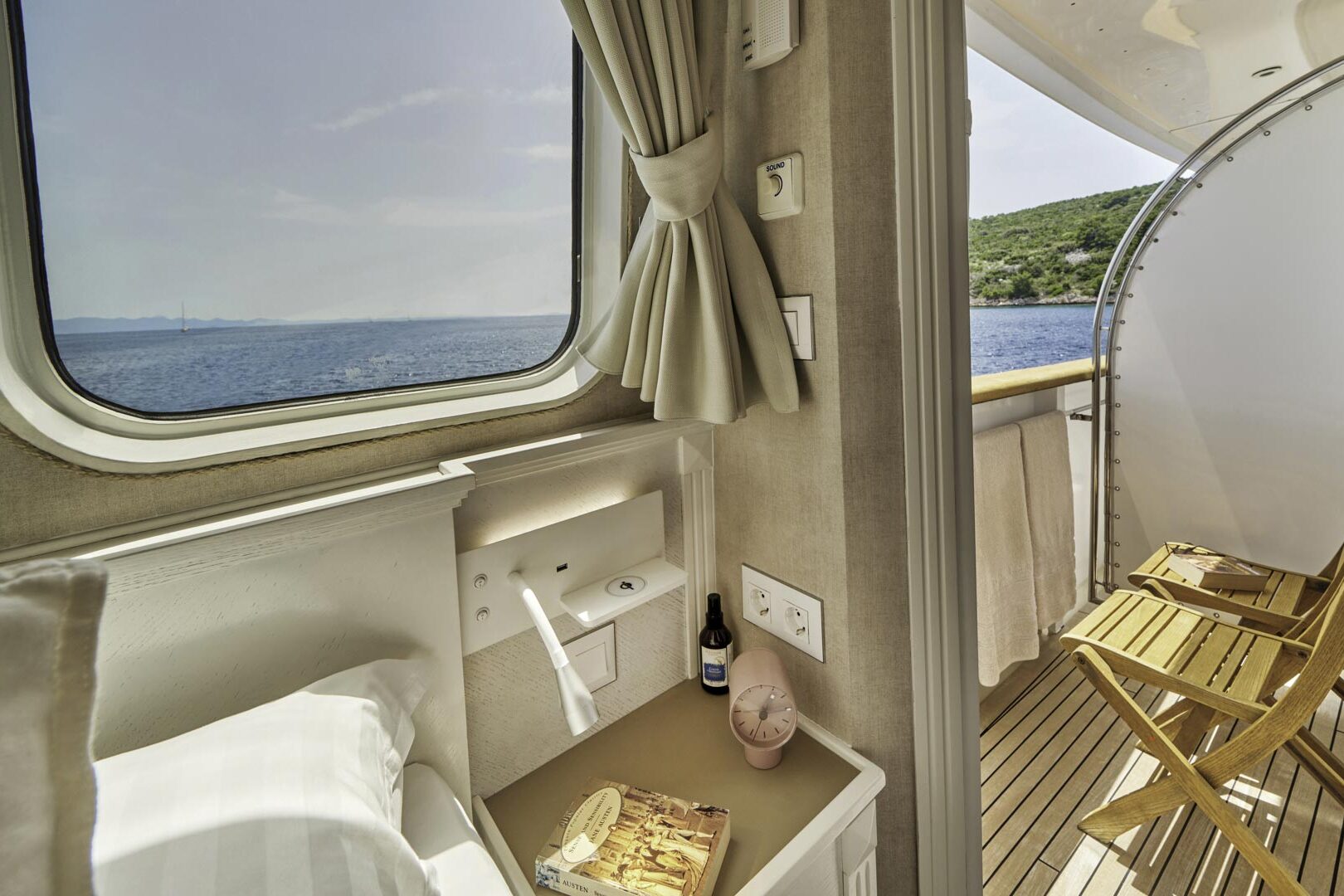 La Perla cabin with balcony