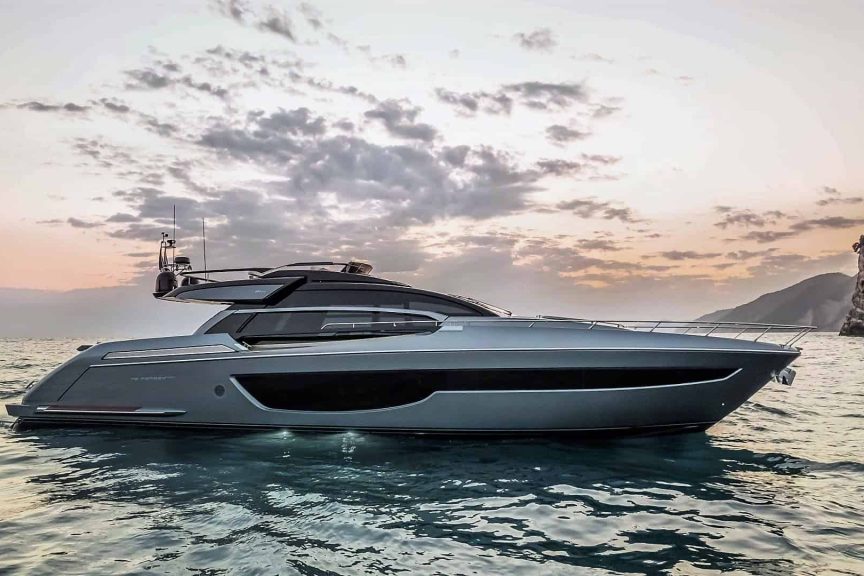 This is a photography of Riva 76 Perseo Super
