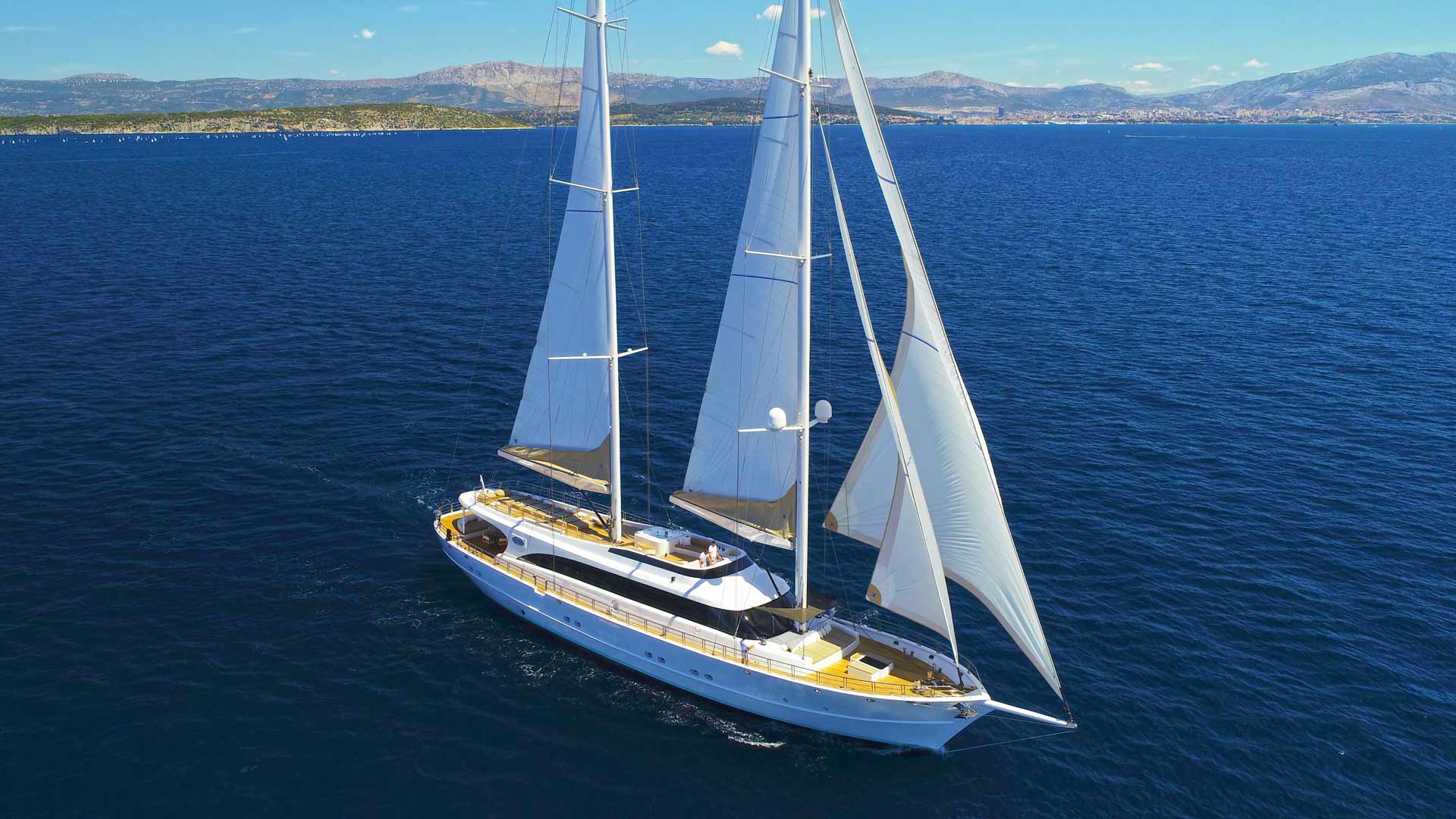 Luxury sailing yacht Acapella sailing