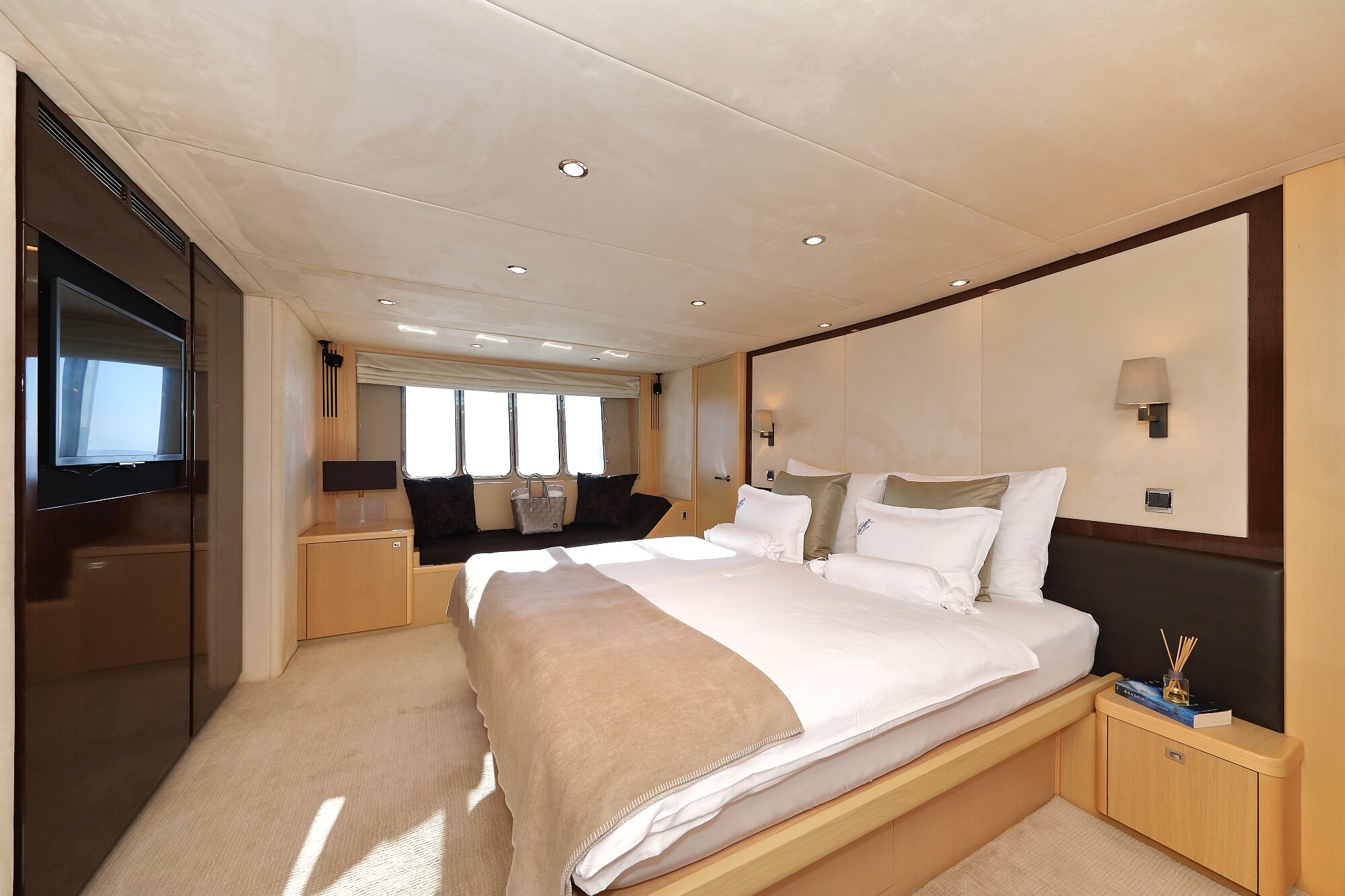 Insieme Master cabin view
