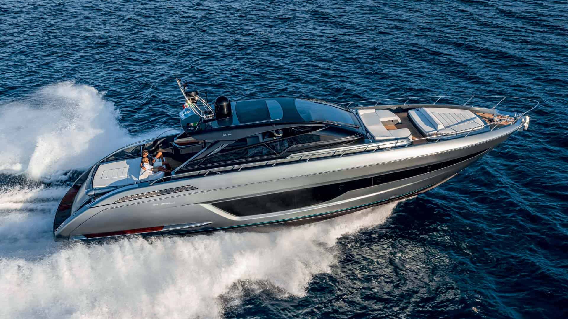 Riva 68 Diable cruising