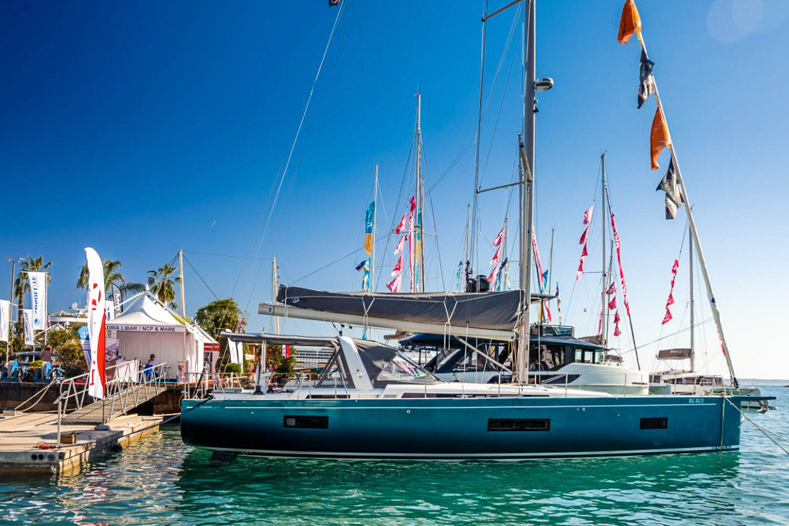 Oceanis Yacht 54 side view