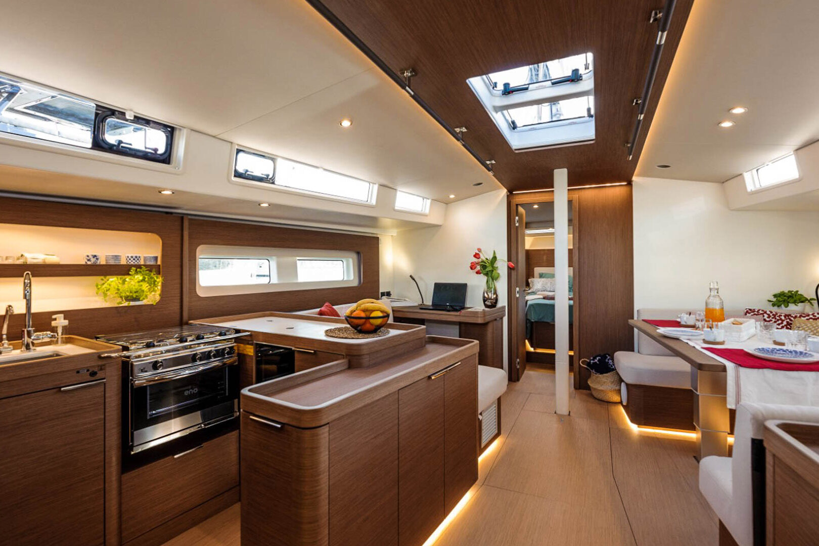 Oceanis Yacht 54 salon