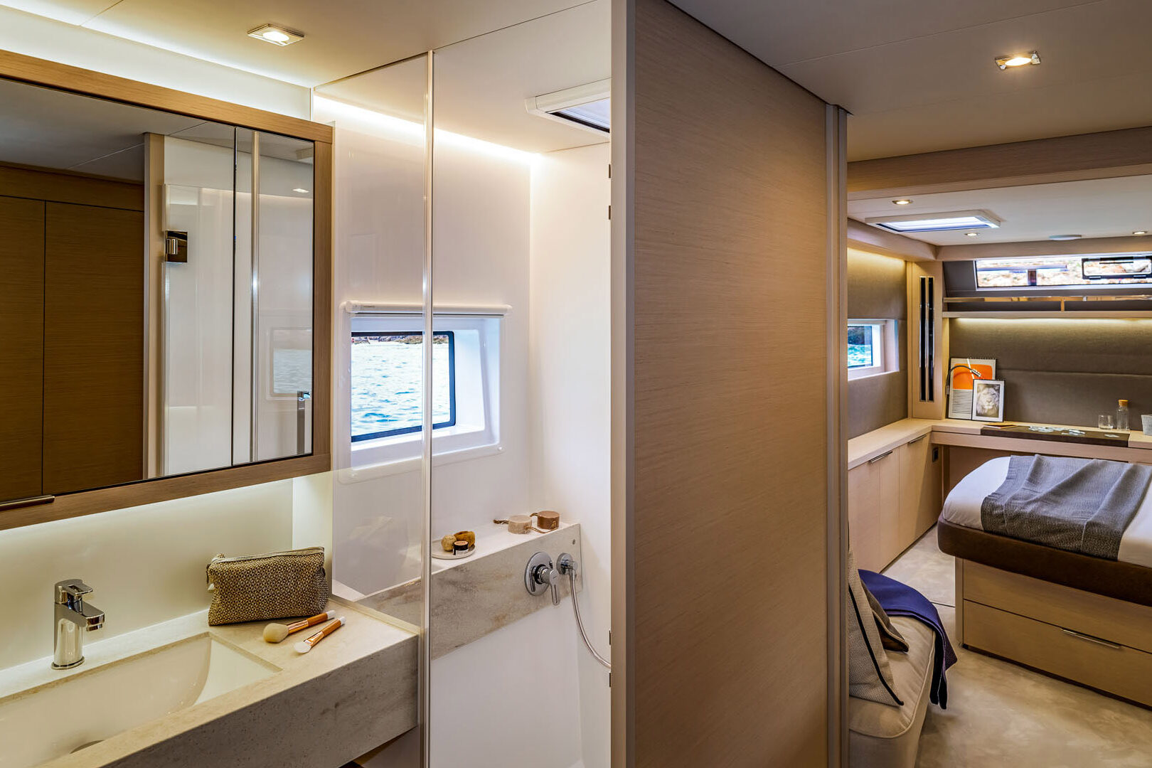 Lagoon 55 double cabin head