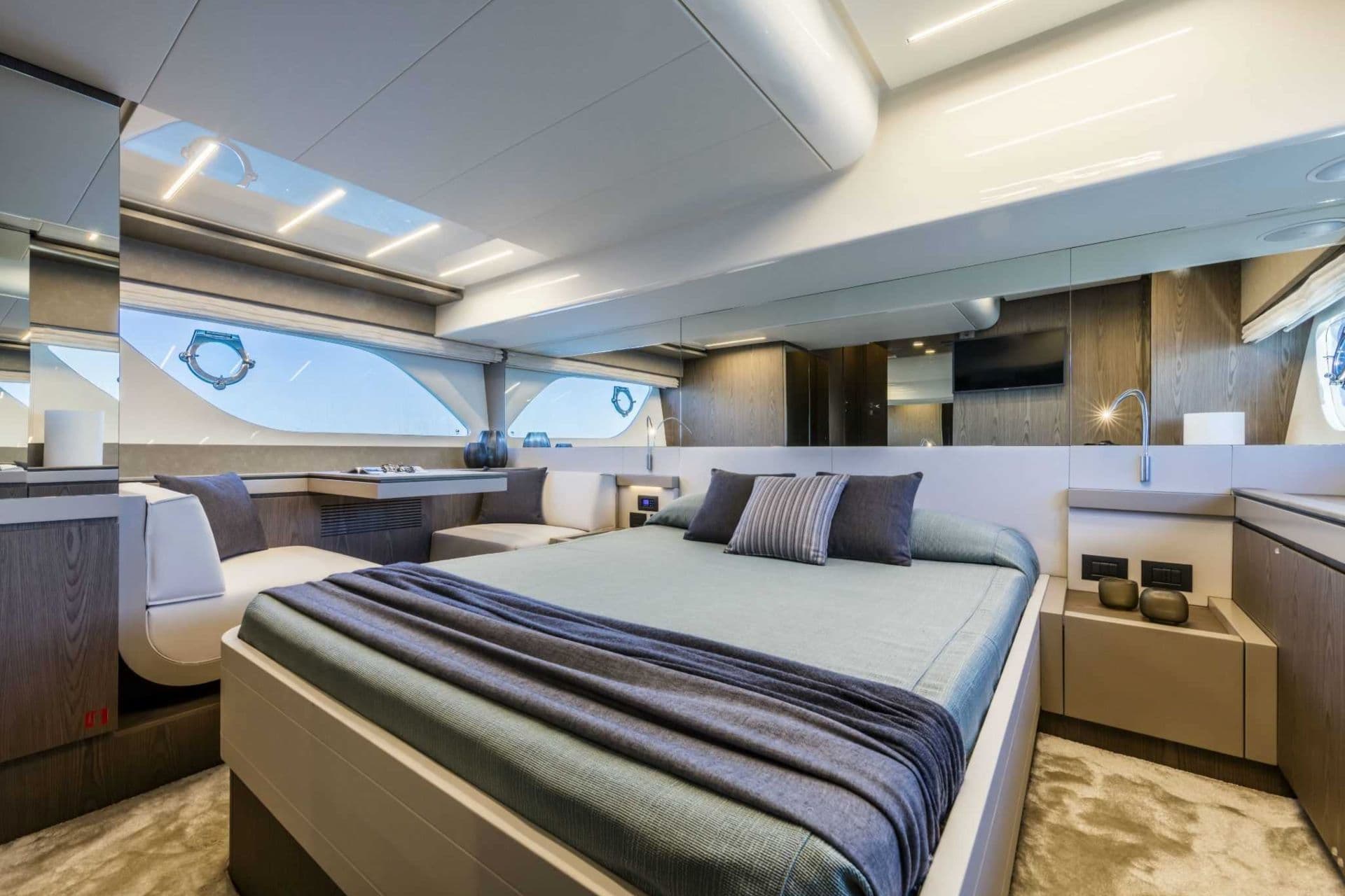 Ferretti Yachts 550 master cabin