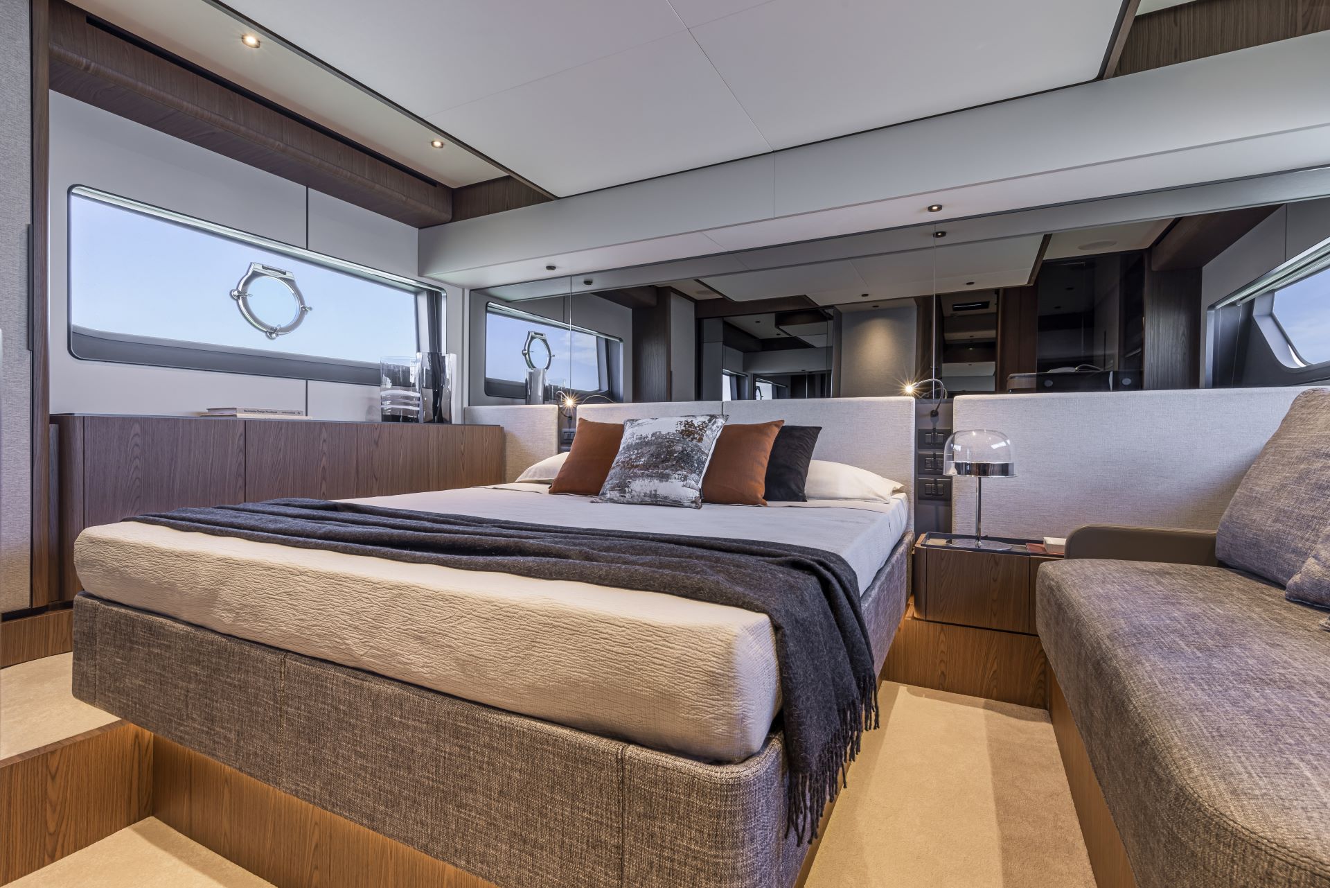 Ferretti 580 interior