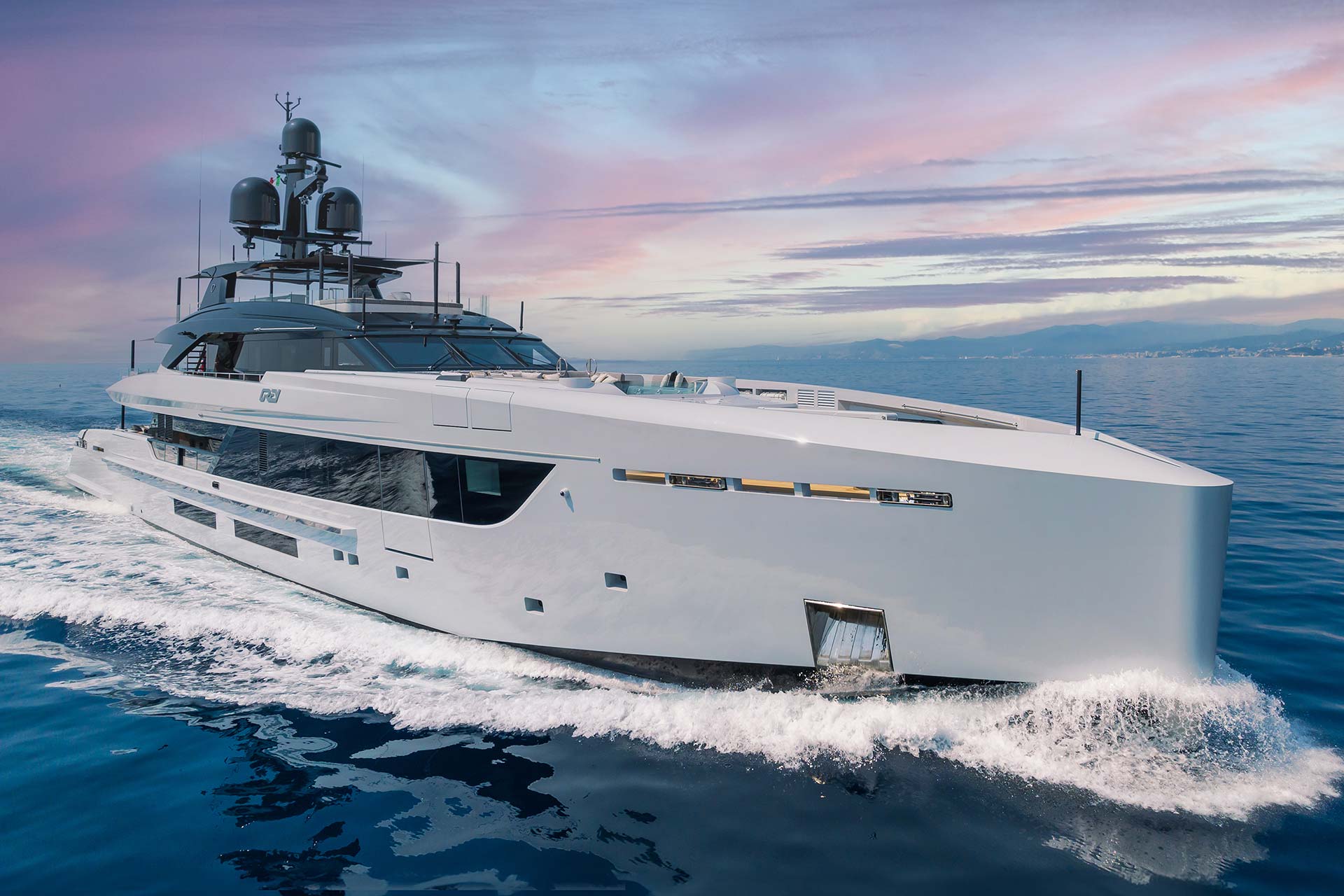Tankoa Grey cruising side view