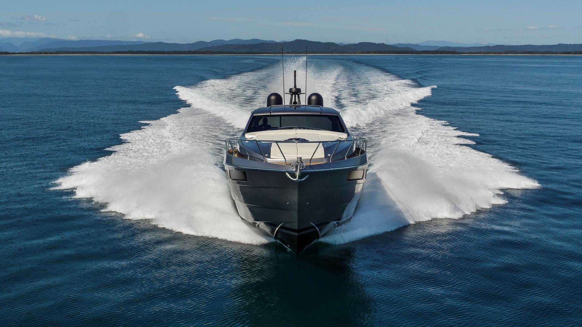 Pershing 6X cruising