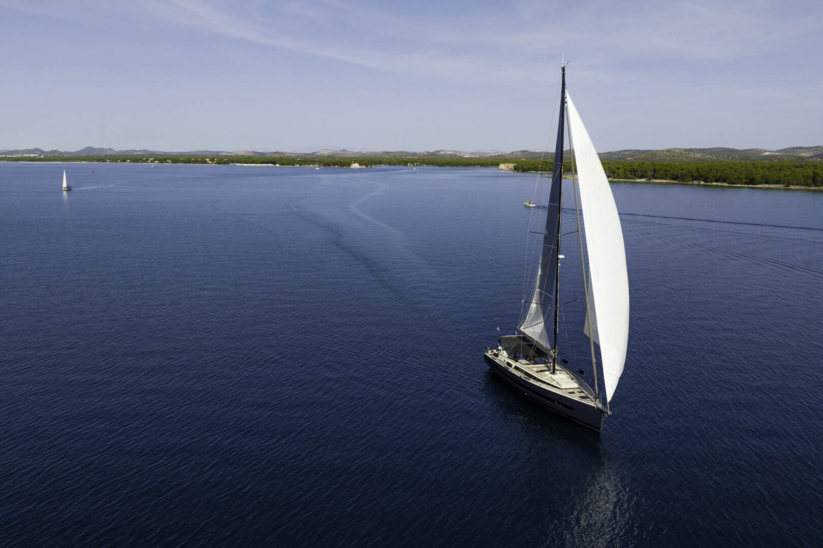 Oceanis Yacht 62 sailing
