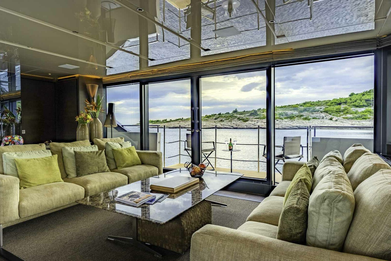 Noor II salon seating area