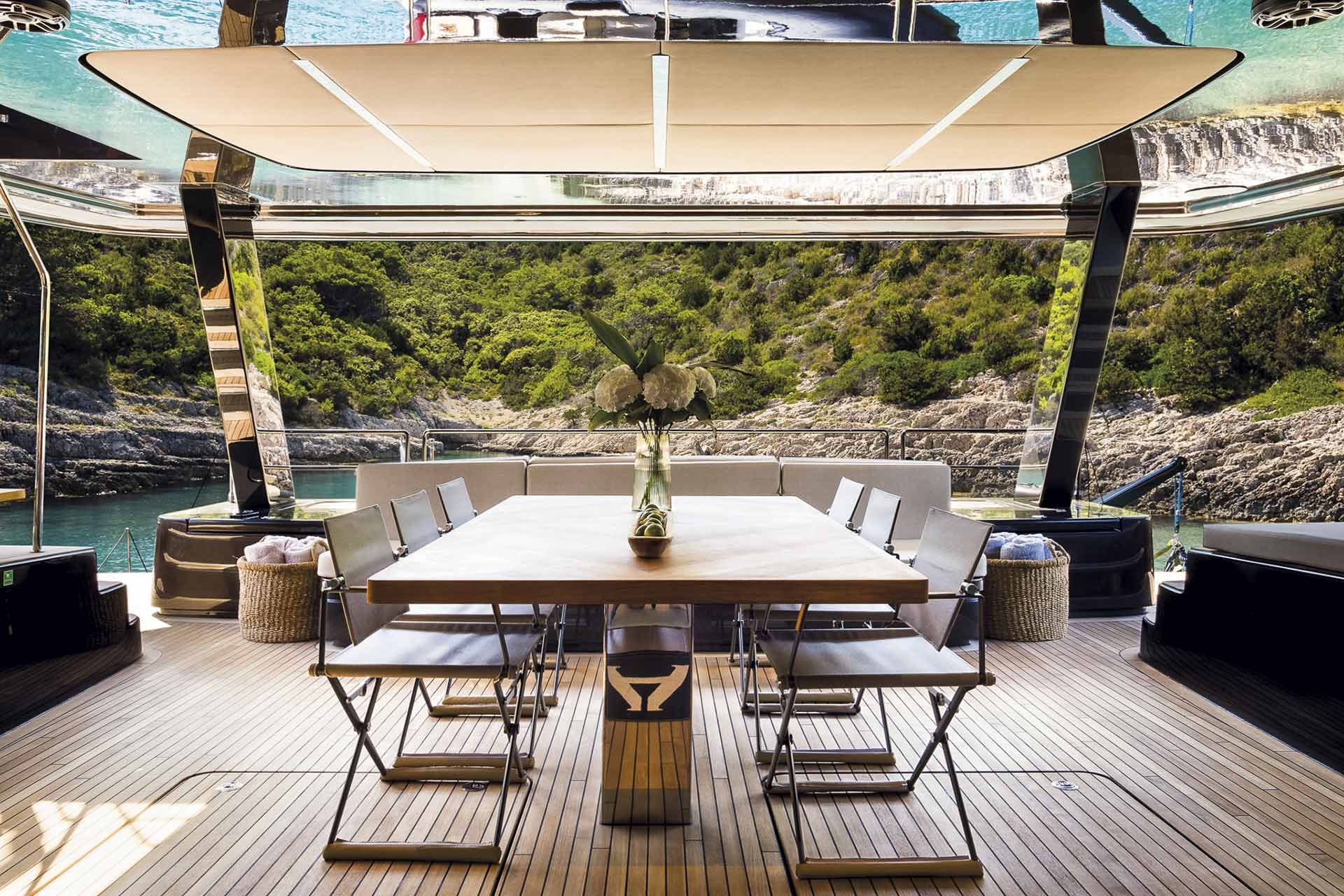 Sunreef 70 Power aft dining