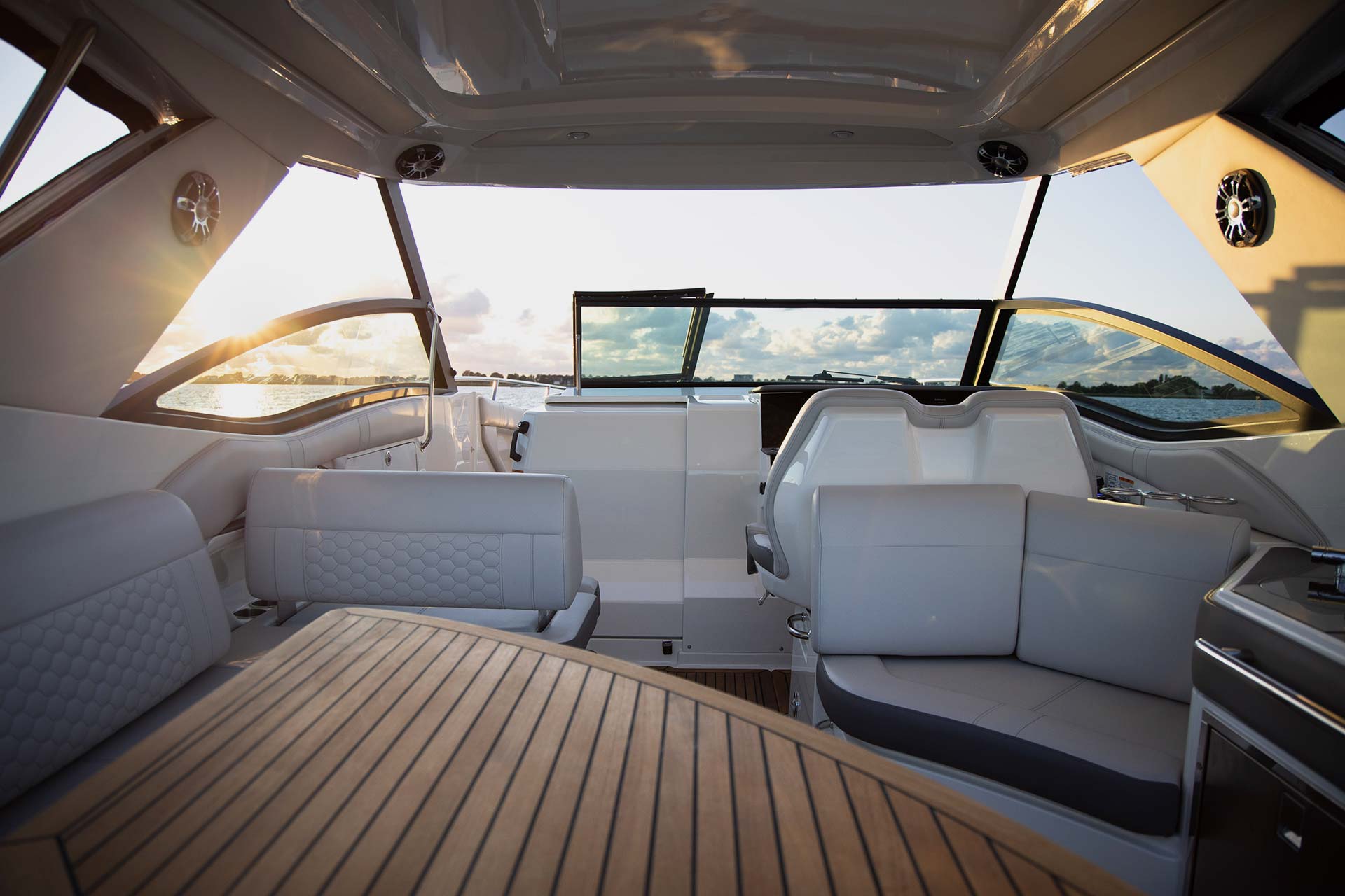 cockpit view at sea ray 320