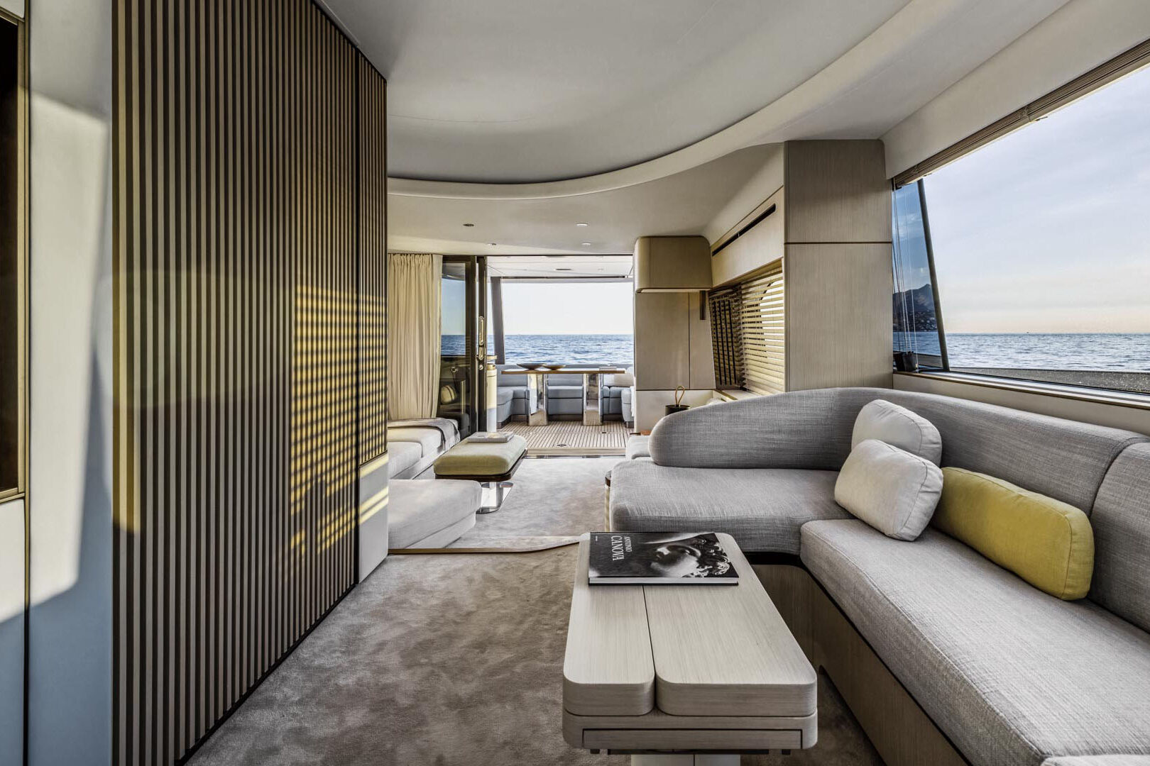 Azimut 68 Fly salon view