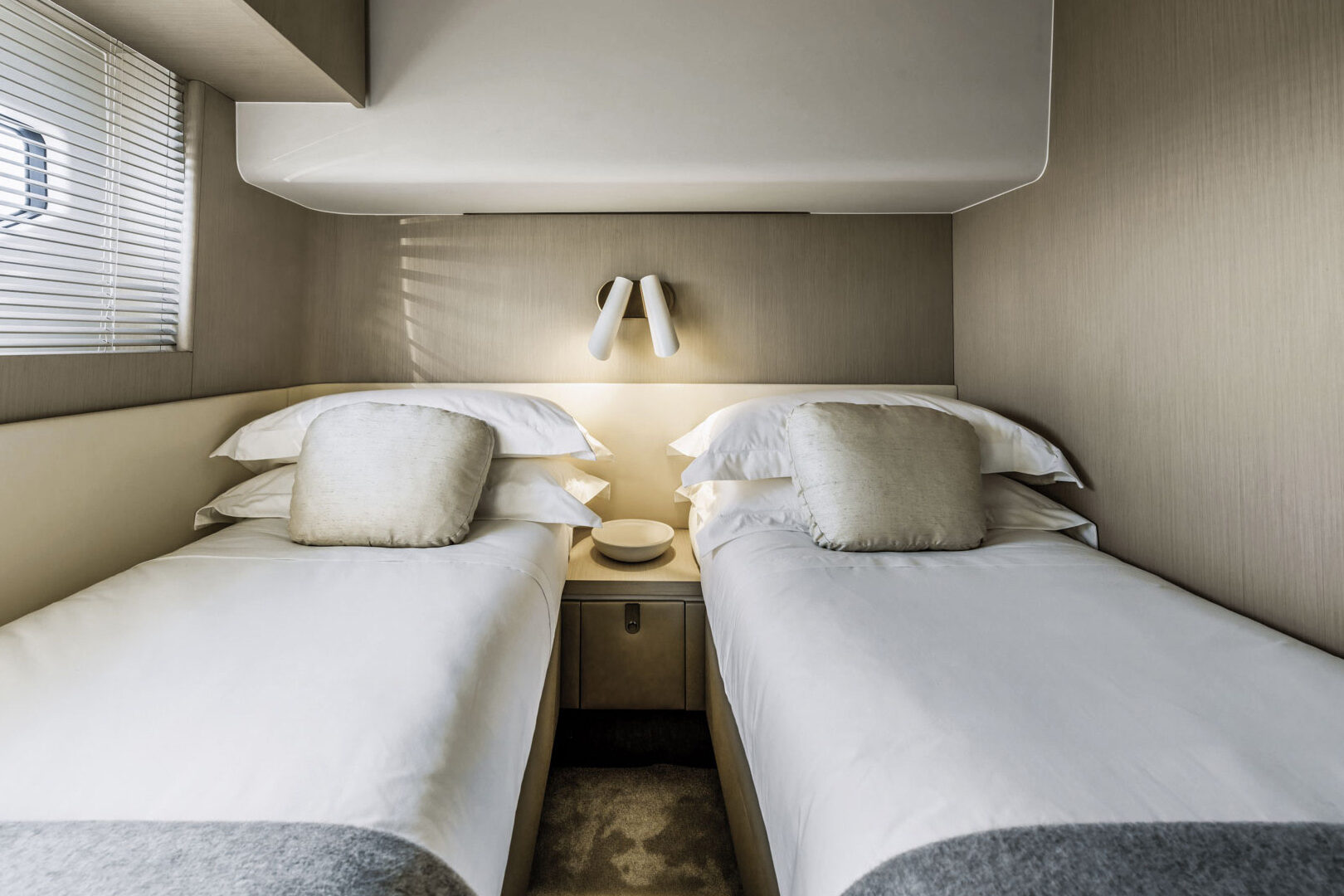 Azimut 68 Fly guest cabin