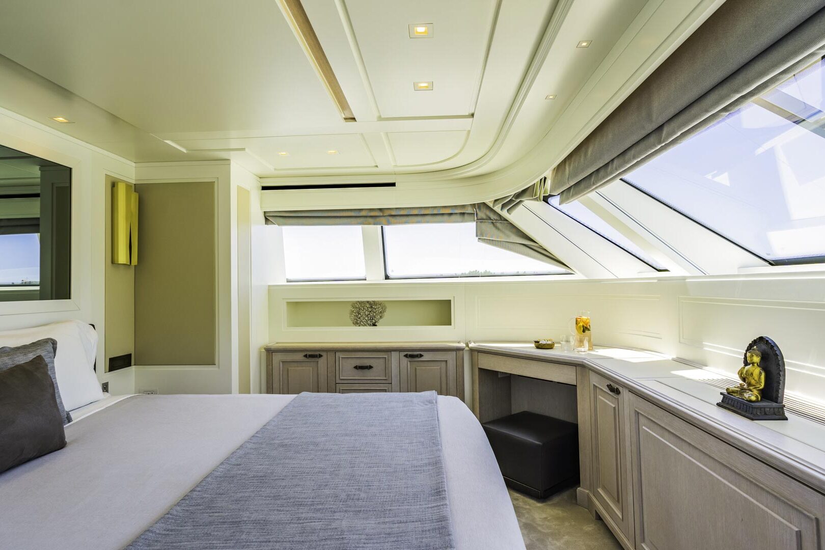 VALENTINA II Master cabin details