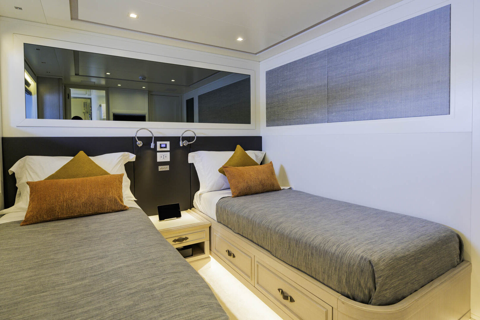 VALENTINA II Twin cabin 1